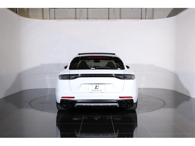 パナメーラ ＧＴＳスポーツツーリスモ　スポーツクロノ　スポエキ　パノラマルーフ　カーボントリムパッケージ　アダプティブスポーツシート　シートヒーター　レッドステッチ／シートベルト　ボーズ　ＰＣＭナビ　全周囲カメラ　純正２０インチホイール（28枚目）