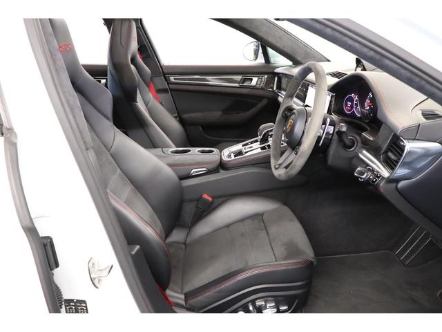 パナメーラ ＧＴＳスポーツツーリスモ　スポーツクロノ　スポエキ　パノラマルーフ　カーボントリムパッケージ　アダプティブスポーツシート　シートヒーター　レッドステッチ／シートベルト　ボーズ　ＰＣＭナビ　全周囲カメラ　純正２０インチホイール（33枚目）