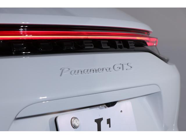 パナメーラ ＧＴＳスポーツツーリスモ　スポーツクロノ　スポエキ　パノラマルーフ　カーボントリムパッケージ　アダプティブスポーツシート　シートヒーター　レッドステッチ／シートベルト　ボーズ　ＰＣＭナビ　全周囲カメラ　純正２０インチホイール（53枚目）