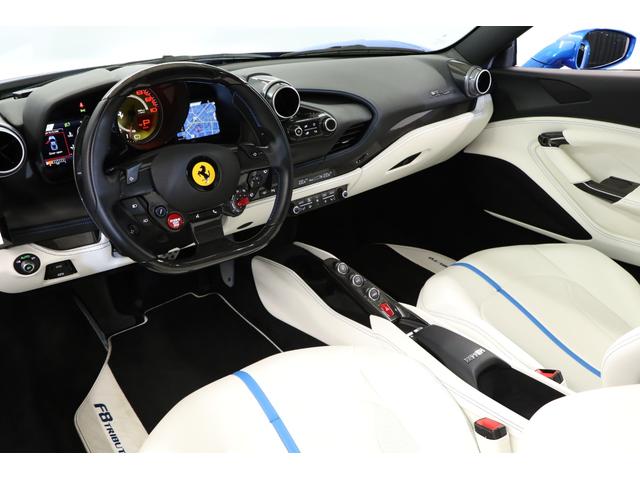 Ｆ８トリブート ベースグレード　左Ｈ　白革　２０インチ鍛造アルミ　フロントリフト　カーボンＦスポイラー／Ｒディフューザー　カーボンステアリング／センタートンネル　フル電動シート　シートヒーター　純正ＨＤＤナビ　バックカメラ　ＥＴＣ（8枚目）