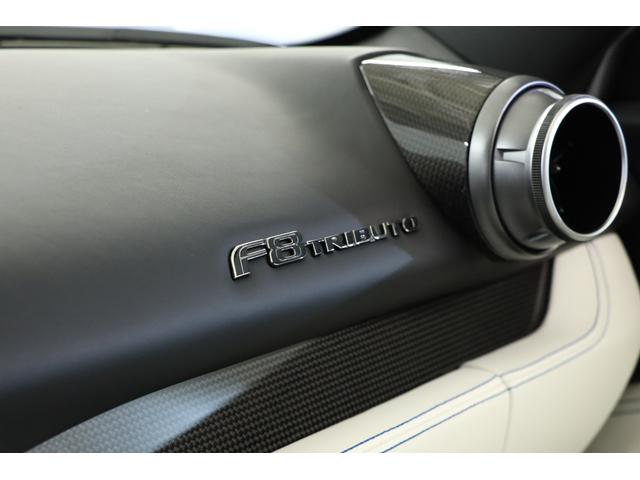 Ｆ８トリブート ベースグレード　左Ｈ　白革　２０インチ鍛造アルミ　フロントリフト　カーボンＦスポイラー／Ｒディフューザー　カーボンステアリング／センタートンネル　フル電動シート　シートヒーター　純正ＨＤＤナビ　バックカメラ　ＥＴＣ（23枚目）