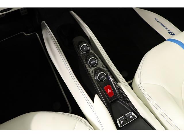 Ｆ８トリブート ベースグレード　左Ｈ　白革　２０インチ鍛造アルミ　フロントリフト　カーボンＦスポイラー／Ｒディフューザー　カーボンステアリング／センタートンネル　フル電動シート　シートヒーター　純正ＨＤＤナビ　バックカメラ　ＥＴＣ（31枚目）