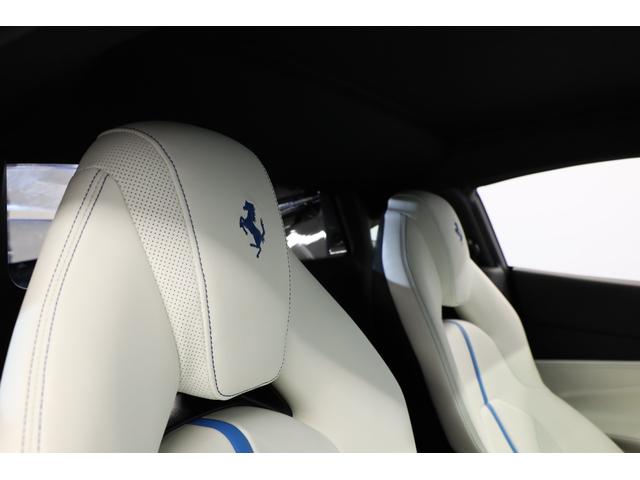 Ｆ８トリブート ベースグレード　左Ｈ　白革　２０インチ鍛造アルミ　フロントリフト　カーボンＦスポイラー／Ｒディフューザー　カーボンステアリング／センタートンネル　フル電動シート　シートヒーター　純正ＨＤＤナビ　バックカメラ　ＥＴＣ（33枚目）