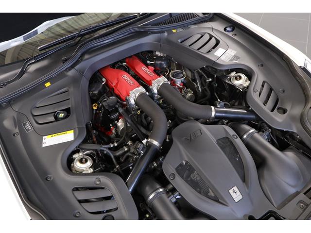 GTC4ルッソ T 赤革 20インチ鍛造アルミ フロントリフト カーボンFスポイラー/エアベント/Sスカート パノラマルーフ カーボンステアリング/ブリッジ 助手席ディスプレイ 純正HDDナビ フロント/バックカメラ(5枚目)