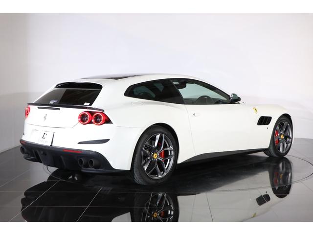 GTC4ルッソ T 赤革 20インチ鍛造アルミ フロントリフト カーボンFスポイラー/エアベント/Sスカート パノラマルーフ カーボンステアリング/ブリッジ 助手席ディスプレイ 純正HDDナビ フロント/バックカメラ(22枚目)