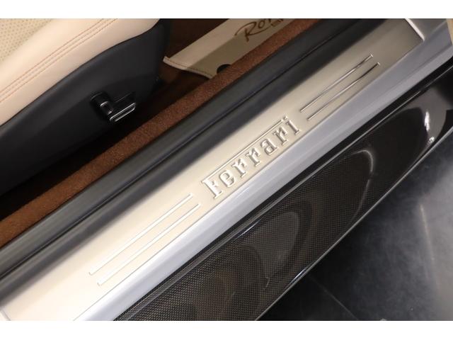 ローマスパイダー ベースグレード　左Ｈ　１オーナー　有償色　茶幌　２０インチ鍛造ホイール　カーボンＦスポイラー／Ｓスカート／Ｒディフューザー　スポーツテールパイプ　カーボンＬＥＤステアリング　フル電動シート　ベンチレーター　ＪＢＬ（16枚目）