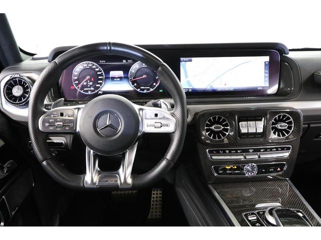 ���F���Ɛ�i���ɗD�ꂽ�t�����[�^�[�p�l�����̗p�B���s�������₷���\�����A�h���C�o�[�̑��쐫�Ɖ��K�������߂�ƂƂ��ɁA������Ԃɐ�i�I�Ȉ�ۂ�^���܂��B