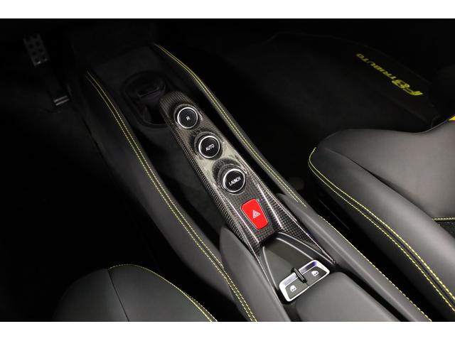 F8トリブート ベースグレード 左H 黒革 20インチ鍛造ホイール フロントリフト イエローキャリパー レーシングシート カーボンドライバーゾーン/センターブリッジ/ダッシュインサート ヘッドレスト刺繍 純正HDDナビ バックカメラ(33枚目)