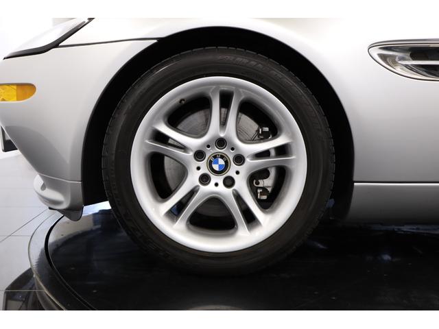 �����ɂ͏����P�W�C���`�T�X�|�[�N�z�C�[���𑕔����Ă���܂��B�z�C�[���S�{�Ƃ��K�������Ȃ��ǍD�ȏ�Ԃł��B