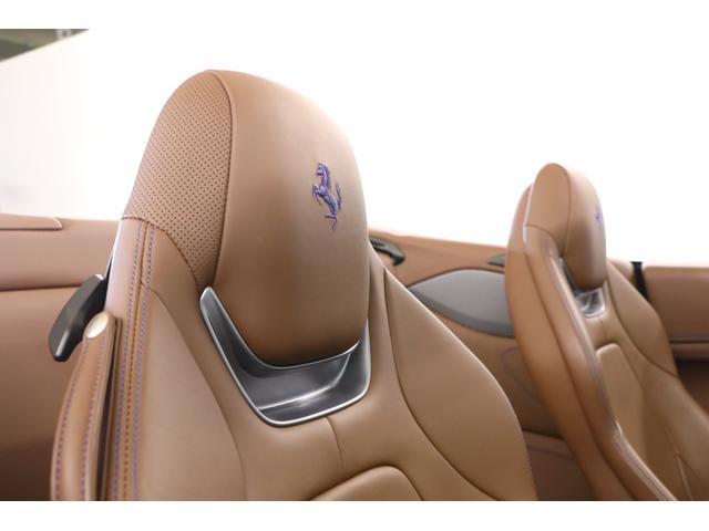 ポルトフィーノ ベースグレード　左Ｈ　イロコレザー　純正２０インチアルミ　ブルーキャリパー　七宝焼　ＬＥＤヘッドライト　フル電動シート　シートヒーター　イロコシートベルト　パドルシフト　純正ＨＤＤナビ　バックカメラ　パークセンサー（29枚目）