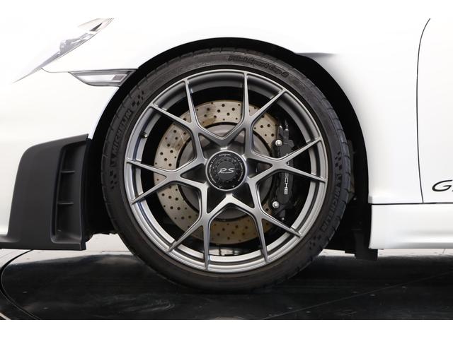 �V���V�[�͂f�s�R�R���̃T�X�y���V�������x�[�X�ɐ�p�Z�b�e�B���O�B�H�ʏ����_�C���N�g�ɓ`����X�e�A�����O�͂܂��Ɂu���銽�сv���̂��̂ł��B�u���[�L�ɂ͋��͂ȃX�`�[���u���[�L��W���������Ă��܂�