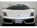 搭載される5.2L V10エンジンは、低回転ではマナーある穏やかな走りを、高回転ではレブリミットまで瞬時に吹け上がる爆発力を持ち合わせています。