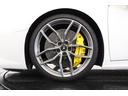 イエローキャリパーが装着された足元と、内装のイエローのコントラストステッチが非常におしゃれな1台でございます。