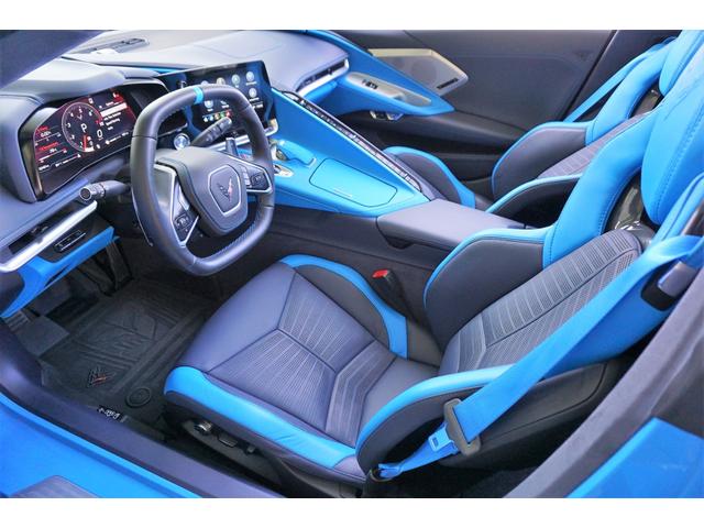 シボレーコルベット ３ＬＴ　自社輸入　左ハンドル　ラピッドブルー　テンションブルー／トワイライトブルーディップコンビレザー　アルカンターラルーフ　トラデントスポーク１９／２０ＡＷ　ＡｐｐｌｅＣａｒｐｌａｙ（15枚目）