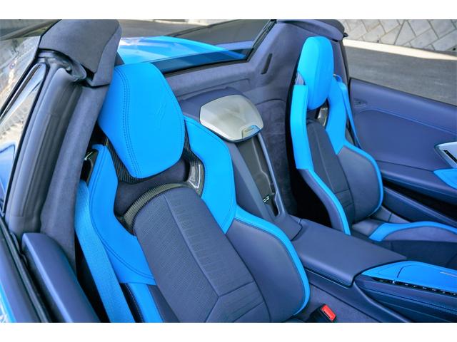 シボレーコルベット ３ＬＴ　自社輸入　左ハンドル　ラピッドブルー　テンションブルー／トワイライトブルーディップコンビレザー　アルカンターラルーフ　トラデントスポーク１９／２０ＡＷ　ＡｐｐｌｅＣａｒｐｌａｙ（16枚目）