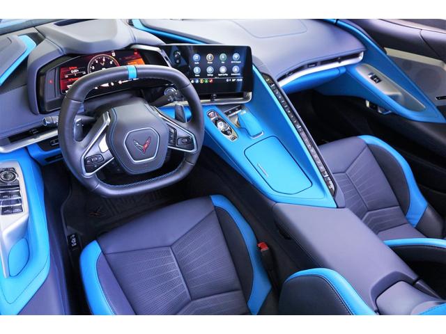 シボレーコルベット ３ＬＴ　自社輸入　左ハンドル　ラピッドブルー　テンションブルー／トワイライトブルーディップコンビレザー　アルカンターラルーフ　トラデントスポーク１９／２０ＡＷ　ＡｐｐｌｅＣａｒｐｌａｙ（17枚目）