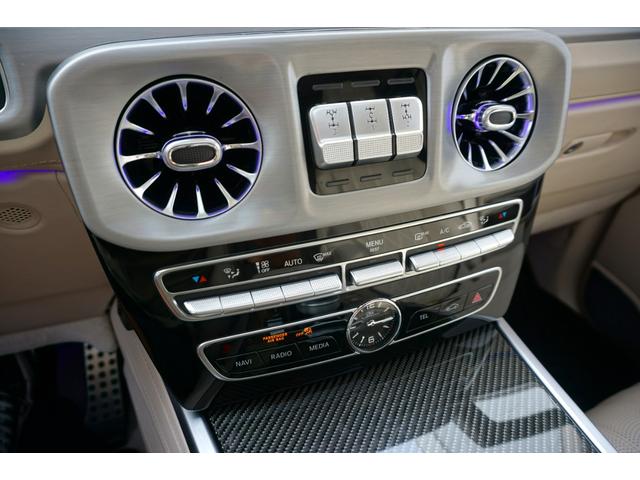 Gクラス G63 AMGレザーエクスクルーシブパッケージ レザーエクスクルーシブPKG HYPERFORGED24 リアエンターHDMI 電動ステップ Fリップ 4本出しマフラー A/Cアンビテント IIDモーションビーム カーボンインテリアPKG(24枚目)