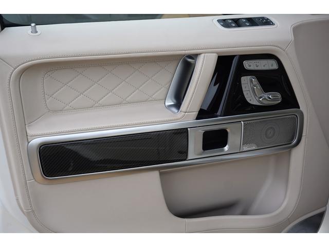 Gクラス G63 AMGレザーエクスクルーシブパッケージ レザーエクスクルーシブPKG HYPERFORGED24 リアエンターHDMI 電動ステップ Fリップ 4本出しマフラー A/Cアンビテント IIDモーションビーム カーボンインテリアPKG(25枚目)