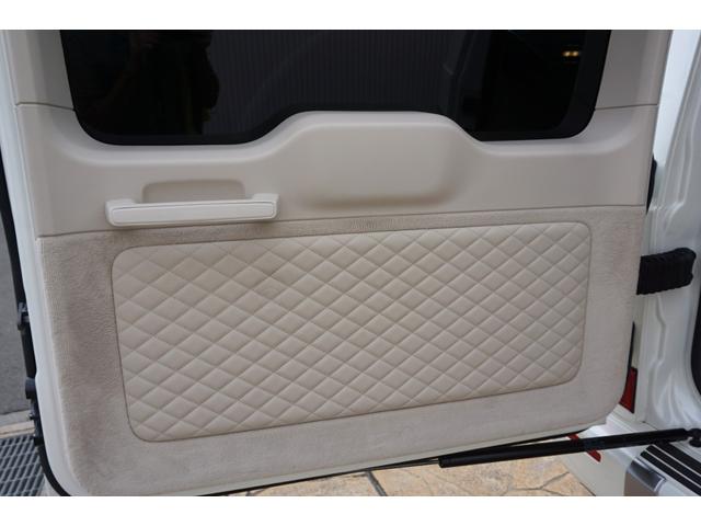 Gクラス G63 AMGレザーエクスクルーシブパッケージ レザーエクスクルーシブPKG HYPERFORGED24 リアエンターHDMI 電動ステップ Fリップ 4本出しマフラー A/Cアンビテント IIDモーションビーム カーボンインテリアPKG(26枚目)