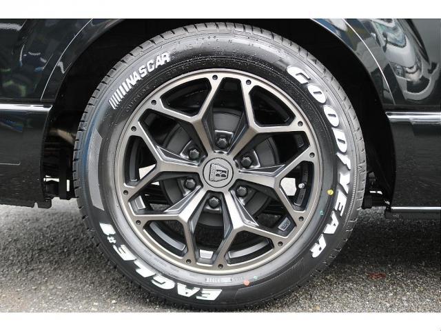 ハイエースバン スーパーGL ダークプライムII BIG-X11インチナビビルトインETC2.0HDMIUSBポートベッドキットフロントスポイラーFLEXオーバーフェンダーネオトレースLEDテールFLEX17インチアルミナスカータイヤローダウン(20枚目)