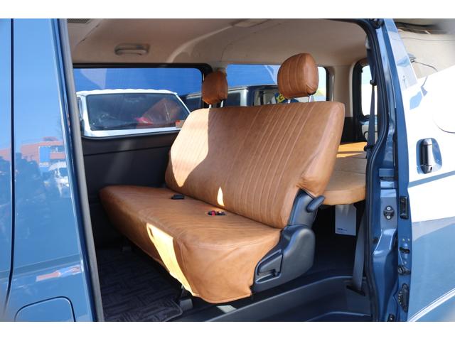 ハイエースバン ロングスーパーＧＬ　リノカ角目４灯ツートンカラーメッキマッドブラック塗装ＦＬＥＸＬＥＤテールＦＬＥＸ１６インチアルミＴＯＹＯタイヤシートカバーベッドキット黄木目インテリアパネルシフトノブステアリングカロツェリアナビＥＴＣ（16枚目）