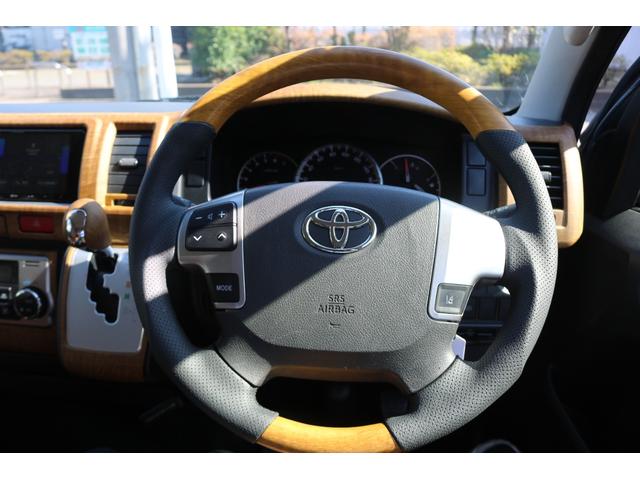 ハイエースバン ロングスーパーＧＬ　リノカ角目４灯ツートンカラーメッキマッドブラック塗装ＦＬＥＸＬＥＤテールＦＬＥＸ１６インチアルミＴＯＹＯタイヤシートカバーベッドキット黄木目インテリアパネルシフトノブステアリングカロツェリアナビＥＴＣ（22枚目）