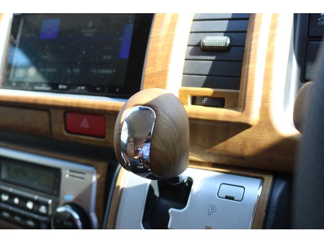 ハイエースバン ロングスーパーＧＬ　リノカ角目４灯ツートンカラーメッキマッドブラック塗装ＦＬＥＸＬＥＤテールＦＬＥＸ１６インチアルミＴＯＹＯタイヤシートカバーベッドキット黄木目インテリアパネルシフトノブステアリングカロツェリアナビＥＴＣ（23枚目）