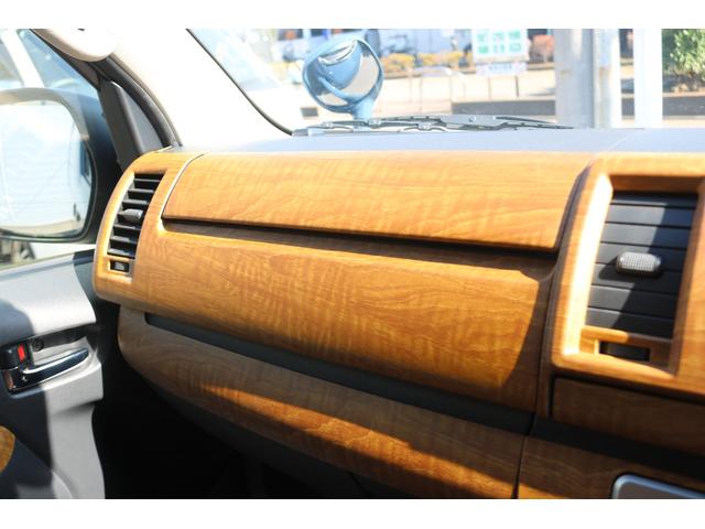 ハイエースバン ロングスーパーＧＬ　リノカ角目４灯ツートンカラーメッキマッドブラック塗装ＦＬＥＸＬＥＤテールＦＬＥＸ１６インチアルミＴＯＹＯタイヤシートカバーベッドキット黄木目インテリアパネルシフトノブステアリングカロツェリアナビＥＴＣ（24枚目）
