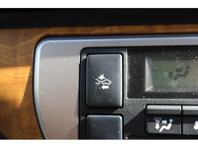 ハイエースバン ロングスーパーＧＬ　リノカ角目４灯ツートンカラーメッキマッドブラック塗装ＦＬＥＸＬＥＤテールＦＬＥＸ１６インチアルミＴＯＹＯタイヤシートカバーベッドキット黄木目インテリアパネルシフトノブステアリングカロツェリアナビＥＴＣ（26枚目）