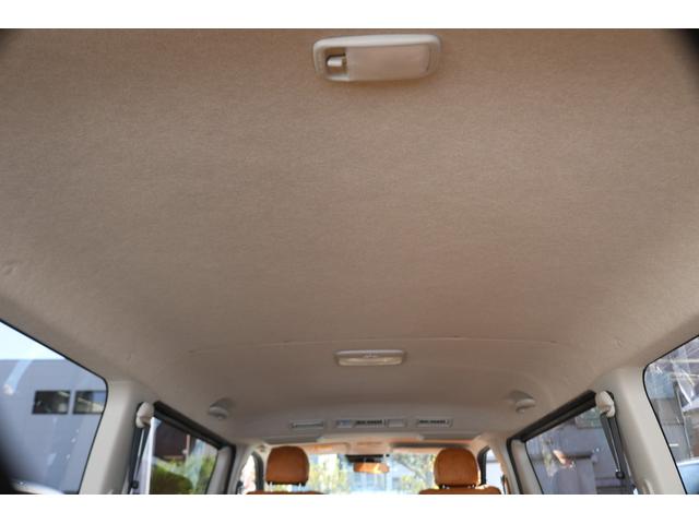 ハイエースバン ロングスーパーＧＬ　リノカ角目４灯ツートンカラーメッキマッドブラック塗装ＦＬＥＸＬＥＤテールＦＬＥＸ１６インチアルミＴＯＹＯタイヤシートカバーベッドキット黄木目インテリアパネルシフトノブステアリングカロツェリアナビＥＴＣ（30枚目）