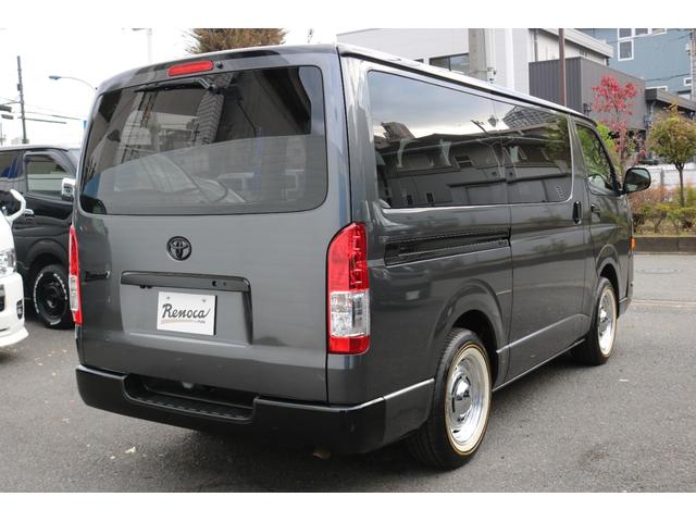 ハイエースバン ロングスーパーＧＬ　丸目フェイスツートンカラーＤＥＡＮ１６インチアルミクラシックオーバルタイヤＢＩＧ－ＸナビＥＴＣフリップダウンモニターメティオサウンドＦＬＥＸシートカバーベッドキット黄木目インテリアパネルステアリング（11枚目）