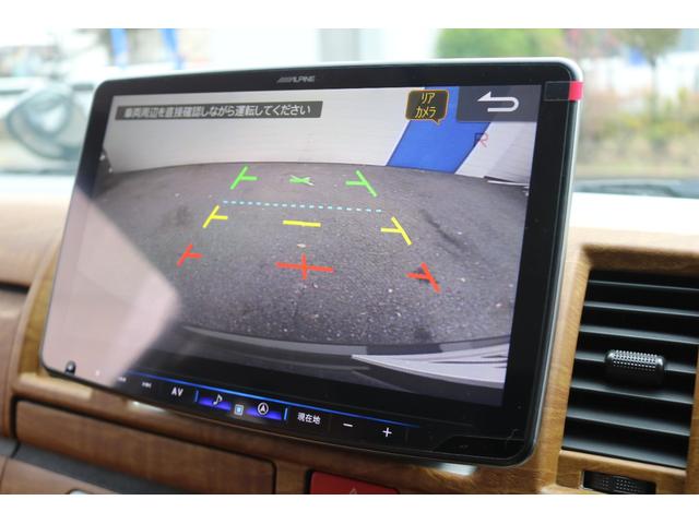 ハイエースバン ロングスーパーＧＬ　丸目フェイスツートンカラーＤＥＡＮ１６インチアルミクラシックオーバルタイヤＢＩＧ－ＸナビＥＴＣフリップダウンモニターメティオサウンドＦＬＥＸシートカバーベッドキット黄木目インテリアパネルステアリング（18枚目）