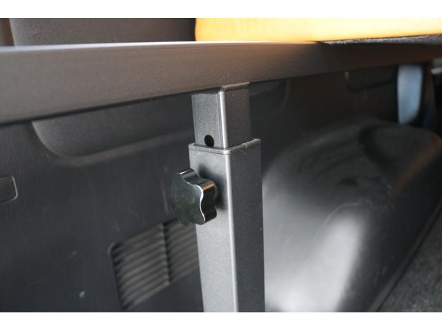 ハイエースバン ロングスーパーＧＬ　丸目フェイスツートンカラーＤＥＡＮ１６インチアルミクラシックオーバルタイヤＢＩＧ－ＸナビＥＴＣフリップダウンモニターメティオサウンドＦＬＥＸシートカバーベッドキット黄木目インテリアパネルステアリング（23枚目）