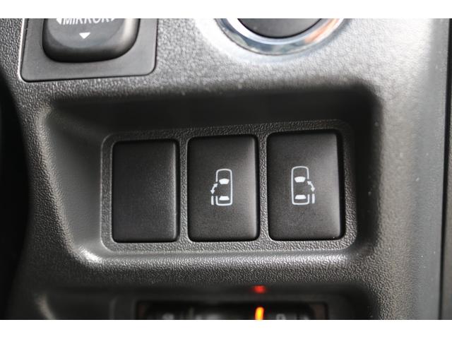 ハイエースバン ロングスーパーＧＬ　丸目フェイスツートンカラーＤＥＡＮ１６インチアルミクラシックオーバルタイヤＢＩＧ－ＸナビＥＴＣフリップダウンモニターメティオサウンドＦＬＥＸシートカバーベッドキット黄木目インテリアパネルステアリング（27枚目）