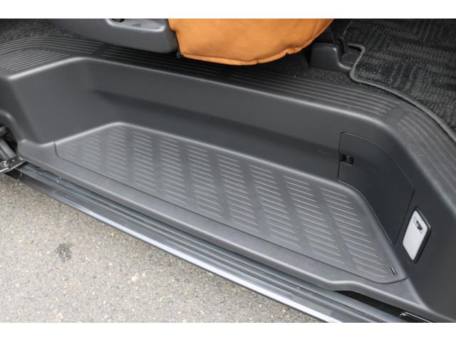 ハイエースバン ロングスーパーＧＬ　丸目フェイスツートンカラーＤＥＡＮ１６インチアルミクラシックオーバルタイヤＢＩＧ－ＸナビＥＴＣフリップダウンモニターメティオサウンドＦＬＥＸシートカバーベッドキット黄木目インテリアパネルステアリング（32枚目）