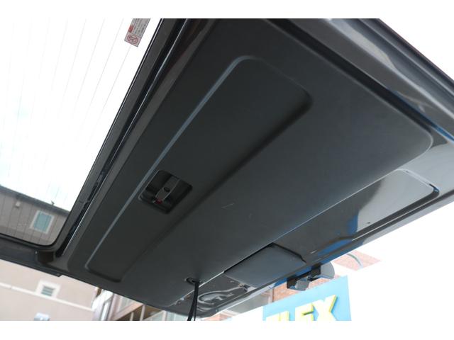 ハイエースバン ロングスーパーＧＬ　丸目フェイスツートンカラーＤＥＡＮ１６インチアルミクラシックオーバルタイヤＢＩＧ－ＸナビＥＴＣフリップダウンモニターメティオサウンドＦＬＥＸシートカバーベッドキット黄木目インテリアパネルステアリング（34枚目）