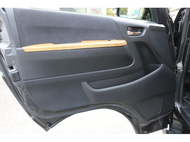 ハイエースバン ロングスーパーＧＬ　丸目フェイスツートンカラーＤＥＡＮ１６インチアルミクラシックオーバルタイヤＢＩＧ－ＸナビＥＴＣフリップダウンモニターメティオサウンドＦＬＥＸシートカバーベッドキット黄木目インテリアパネルステアリング（35枚目）