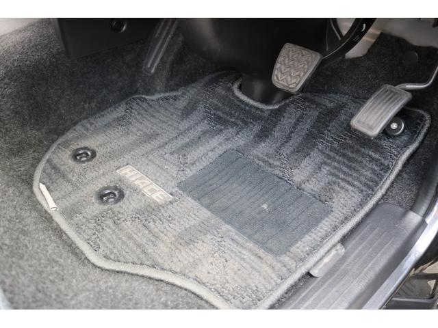 ハイエースバン ロングスーパーＧＬ　丸目フェイスツートンカラーＤＥＡＮ１６インチアルミクラシックオーバルタイヤＢＩＧ－ＸナビＥＴＣフリップダウンモニターメティオサウンドＦＬＥＸシートカバーベッドキット黄木目インテリアパネルステアリング（37枚目）