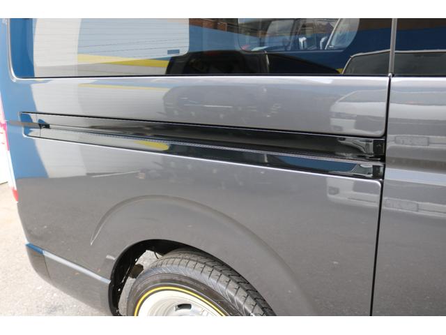 ハイエースバン ロングスーパーＧＬ　丸目フェイスツートンカラーＤＥＡＮ１６インチアルミクラシックオーバルタイヤＢＩＧ－ＸナビＥＴＣフリップダウンモニターメティオサウンドＦＬＥＸシートカバーベッドキット黄木目インテリアパネルステアリング（44枚目）