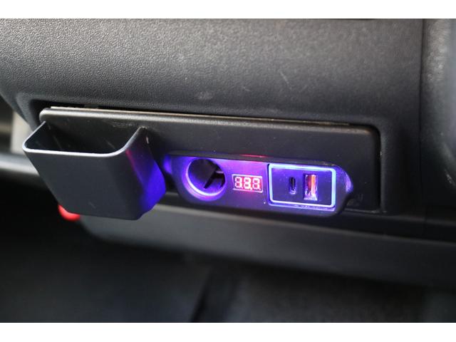 ハイエースバン スーパーＧＬ　ダークプライムＩＩ　カロッツェリアディスプレイオーディオＥＴＣ２．０フリップダウンモニタールーフスピーカーＦＬＥＸ１６インチアルミダンロップタイヤＴ－ＦｏｒｃｅスポイラーＦＬＥＸＬＥＤテールメッキ部マッドブラック塗装（29枚目）