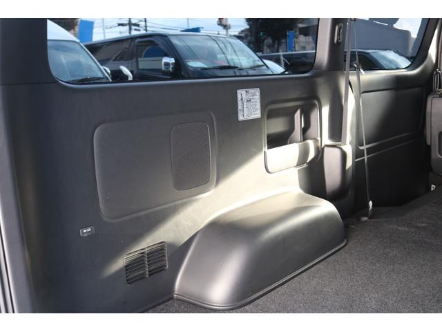 ハイエースバン スーパーＧＬ　ダークプライムＩＩ　カロッツェリアディスプレイオーディオＥＴＣ２．０フリップダウンモニタールーフスピーカーＦＬＥＸ１６インチアルミダンロップタイヤＴ－ＦｏｒｃｅスポイラーＦＬＥＸＬＥＤテールメッキ部マッドブラック塗装（32枚目）