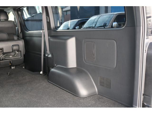 ハイエースバン スーパーＧＬ　ダークプライムＩＩ　カロッツェリアディスプレイオーディオＥＴＣ２．０フリップダウンモニタールーフスピーカーＦＬＥＸ１６インチアルミダンロップタイヤＴ－ＦｏｒｃｅスポイラーＦＬＥＸＬＥＤテールメッキ部マッドブラック塗装（33枚目）