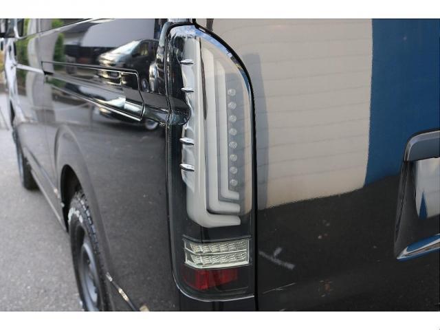 ハイエースバン スーパーＧＬ　ダークプライムＩＩ　カロッツェリアディスプレイオーディオＥＴＣ２．０フリップダウンモニタールーフスピーカーＦＬＥＸ１６インチアルミダンロップタイヤＴ－ＦｏｒｃｅスポイラーＦＬＥＸＬＥＤテールメッキ部マッドブラック塗装（49枚目）
