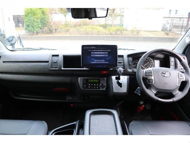 ハイエースワゴン ＧＬ　ロング　ＢＩＧ－ＸナビＥＴＣ２．０フリップダウンモニターＦＬＥＸインテリアパネルステアリングシートカバー床張り施工ＦＬＥＸ１７インチアルミナスカータイヤフロントスポイラーオーバーフェンダーＦＬＥＸテール（3枚目）