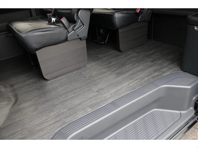 ハイエースワゴン ＧＬ　ロング　ＢＩＧ－ＸナビＥＴＣ２．０フリップダウンモニターＦＬＥＸインテリアパネルステアリングシートカバー床張り施工ＦＬＥＸ１７インチアルミナスカータイヤフロントスポイラーオーバーフェンダーＦＬＥＸテール（10枚目）