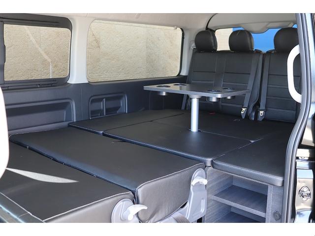 ハイエースワゴン ＧＬ　シートアレンジｎｅｃｒｏｓｓ床張り施工ＢＩＧ－ＸナビＥＴＣ２．０フリップダウンモニターシートカバーＴ－ＦｏｒｃｅスポイラーオーバーフェンダーＴＯＹＯタイヤＦＬＥＸ１６インチアルミＦＬＥＸＬＥＤテール（6枚目）