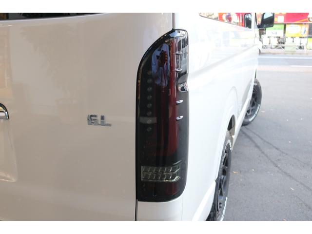 ハイエースワゴン ＧＬ　シートアレンジｎｅｃｒｏｓｓ床張り施工ＢＩＧ－ＸナビＥＴＣ２．０フリップダウンモニターシートカバーＴ－ＦｏｒｃｅスポイラーオーバーフェンダーＴＯＹＯタイヤＦＬＥＸ１６インチアルミＦＬＥＸＬＥＤテール（29枚目）
