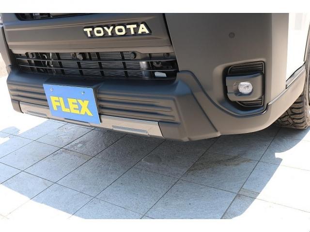ハイエースバン ロングDX キャンピングWoodVillageメッキ部マッドブラック塗装FLEXテールシートカバーFLEX16インチアルミTOYOタイヤオーバーフェンダーT-Forcスポイラー床張り施工BIG-XナビETC2.0(15枚目)
