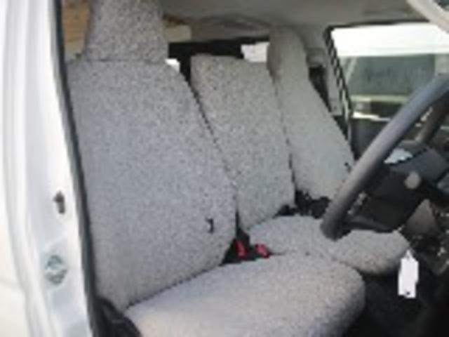 ハイエースバン ロングDX キャンピングWoodVillageメッキ部マッドブラック塗装FLEXテールシートカバーFLEX16インチアルミTOYOタイヤオーバーフェンダーT-Forcスポイラー床張り施工BIG-XナビETC2.0(28枚目)