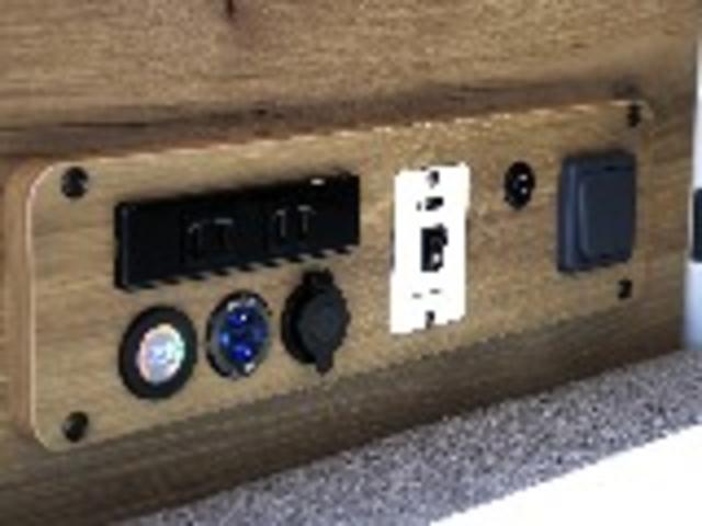 ハイエースバン ロングDX キャンピングWoodVillageメッキ部マッドブラック塗装FLEXテールシートカバーFLEX16インチアルミTOYOタイヤオーバーフェンダーT-Forcスポイラー床張り施工BIG-XナビETC2.0(29枚目)